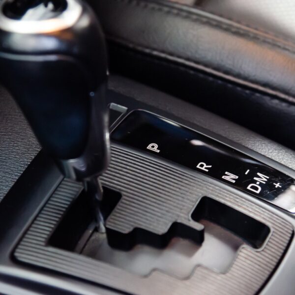 Automat czy manual: jaki rodzaj skrzyni biegów wybrać?