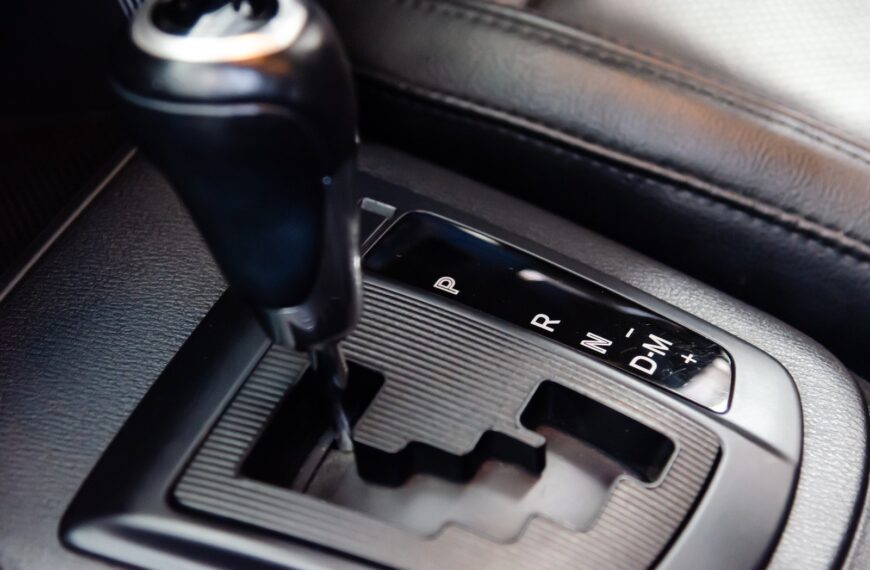 Automat czy manual: jaki rodzaj skrzyni biegów wybrać?