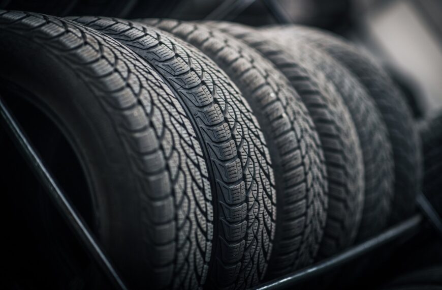 Indeks prędkości na oponach: jak wybrać odpowiednie opony?