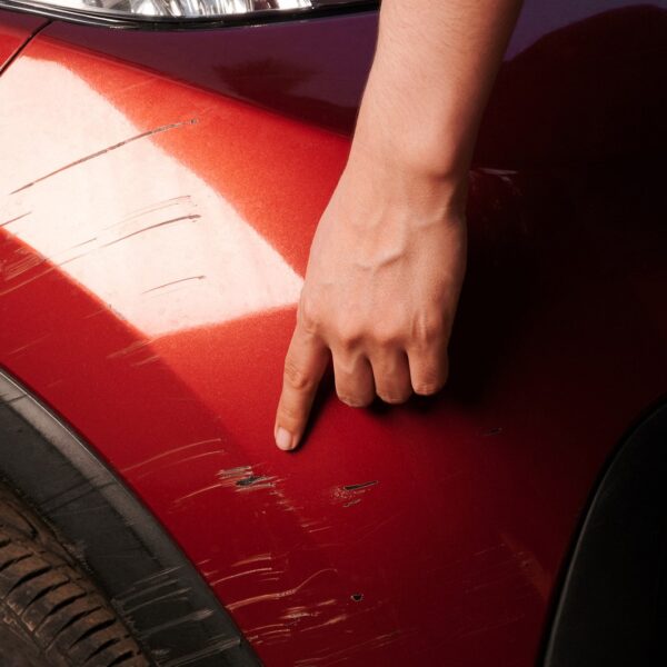 Jak usunąć rysy z plastiku: skuteczne metody regeneracji