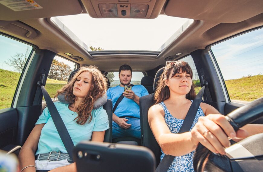 Jak przygotować samochód do długiej podróży: kontrola techniczna przed wyruszeniem w trasę