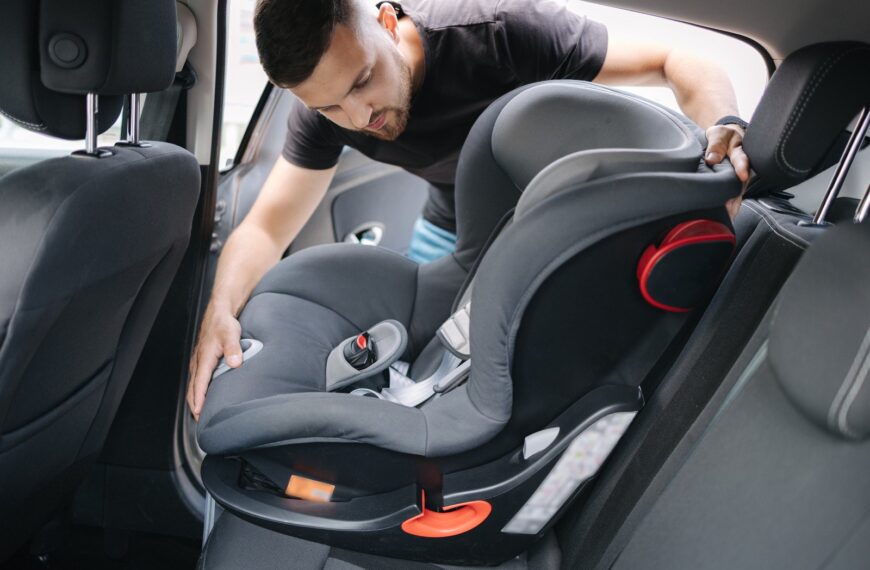 Jak wybrać najlepszą fotelik samochodowy dla dziecka: bezpieczeństwo i wygoda