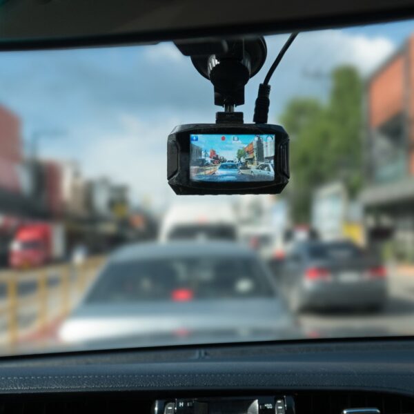 Jak zainstalować i używać wideorejestratora: porady dla początkujących