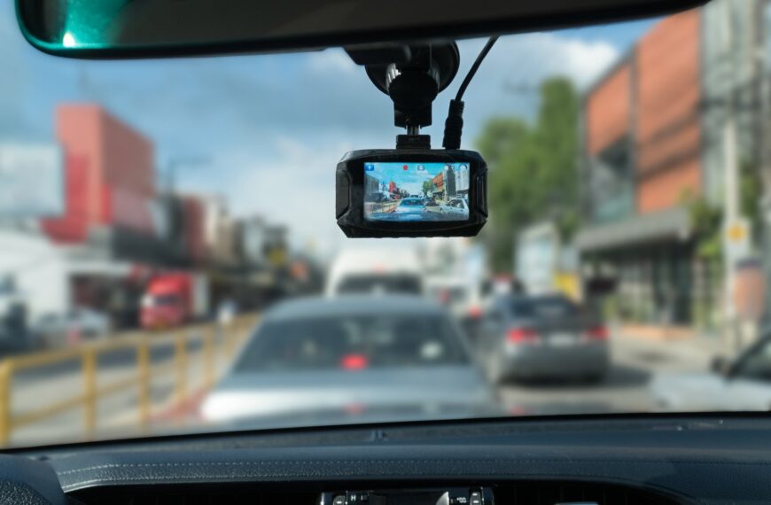 Jak zainstalować i używać wideorejestratora: porady dla początkujących