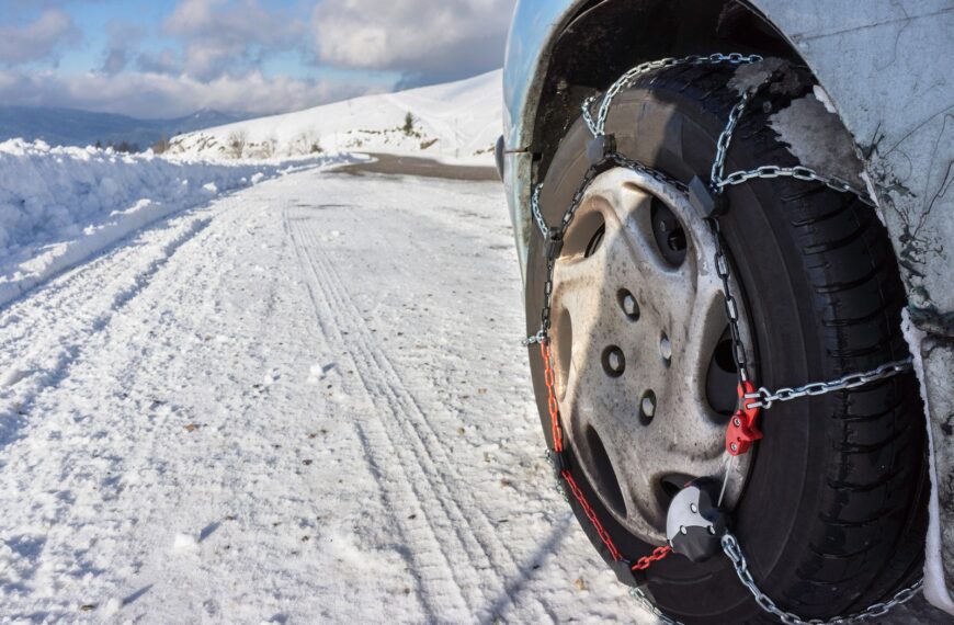 Jak wybrać odpowiednie łańcuchy śniegowe: poradnik dla kierowców na zimowe warunki