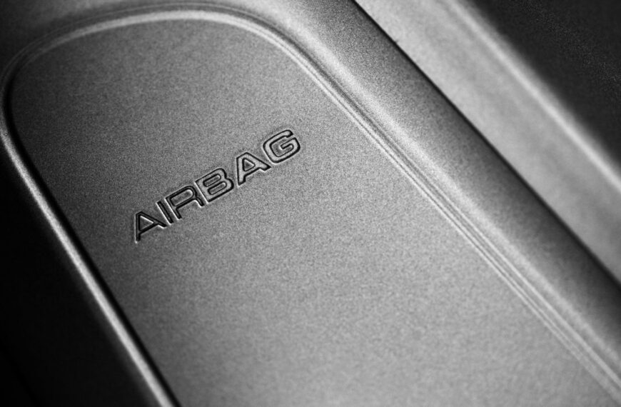 Samochodowe systemy bezpieczeństwa: co warto wiedzieć o najnowszych technologiach?