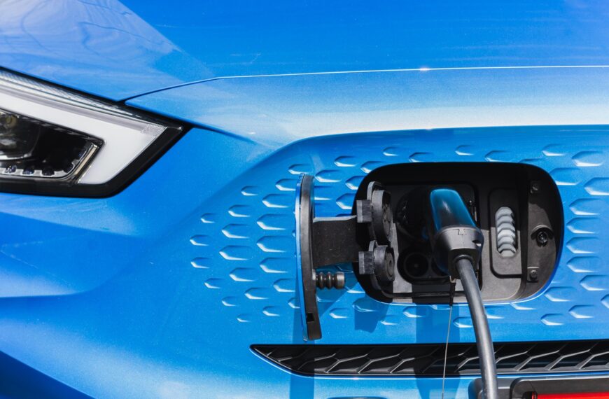 Zalety i wady samochodów hybrydowych: Czy warto investirerować w technologię hybrydową?