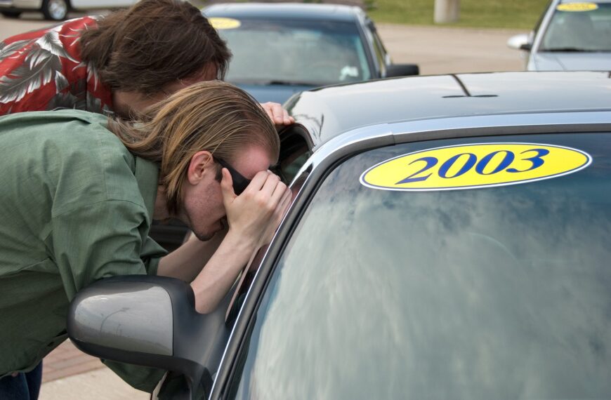 Jak skutecznie negocjować cenę przy zakupie używanego samochodu?