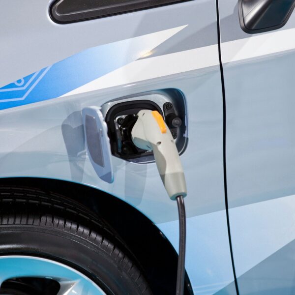 Jak dbać o samochód elektryczny zimą: poradnik dla użytkowników EV