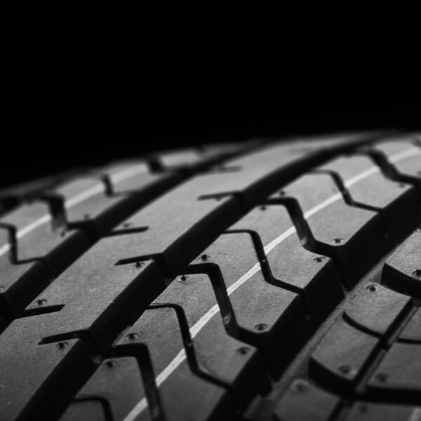 Jakie są najnowsze technologie w oponach: inteligentne opony i ich zastosowanie