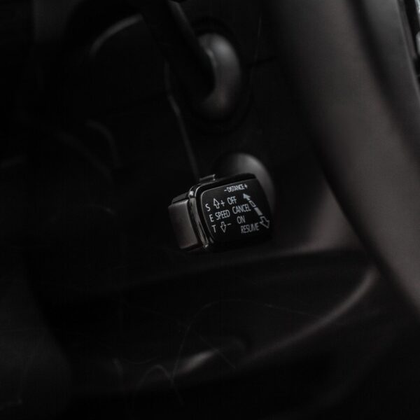 Wszystko o adaptacyjnym tempomacie: przewodnik dla nowoczesnych kierowców