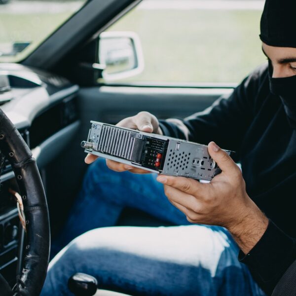 Jak prawidłowo zabezpieczyć samochód przed kradzieżą: nowoczesne rozwiązania na rynku