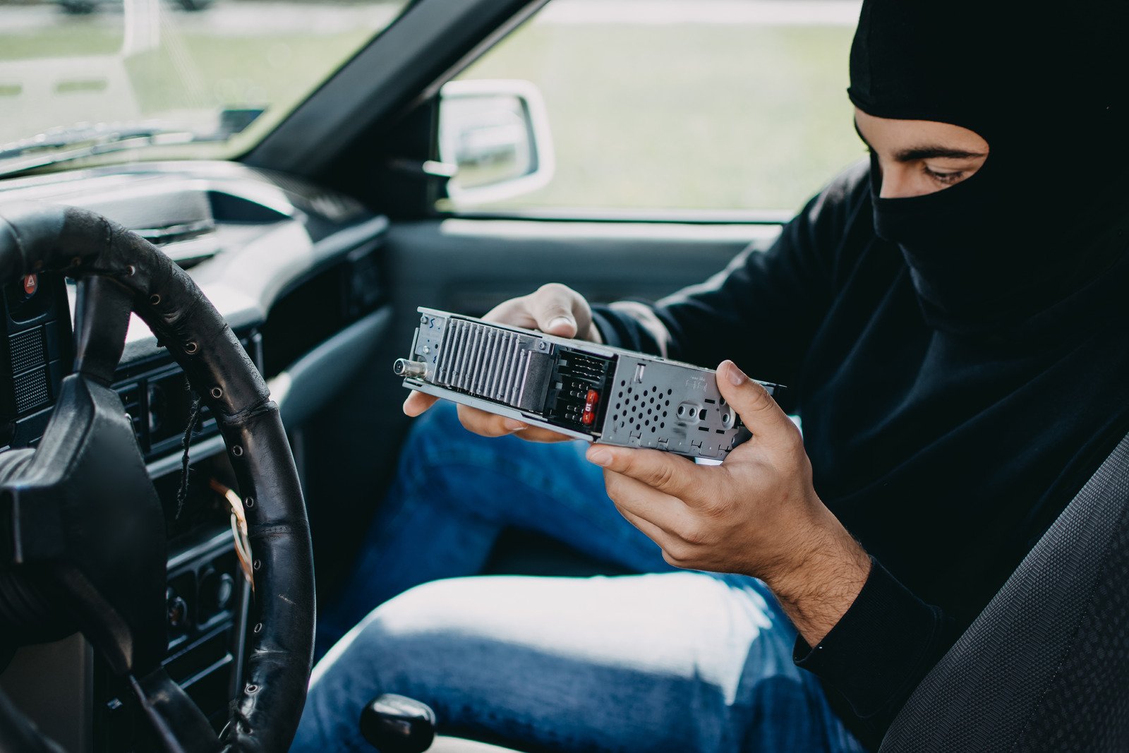 Jak prawidłowo zabezpieczyć samochód przed kradzieżą: nowoczesne rozwiązania na rynku