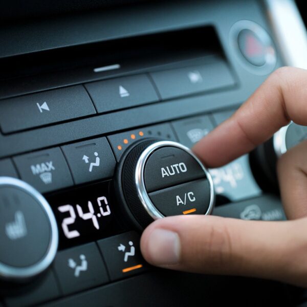 Inteligentne systemy nawigacji samochodowej: jak wybrać najlepszy GPS dla Twojego auta