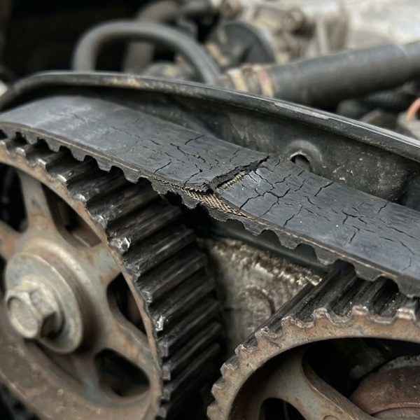 Kiedy wymienić pasek rozrządu: objawy zużycia i koszty?