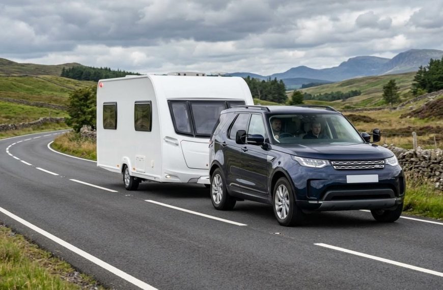 Jak holować przyczepę: przepisy, limity prędkości i bezpieczeństwo?